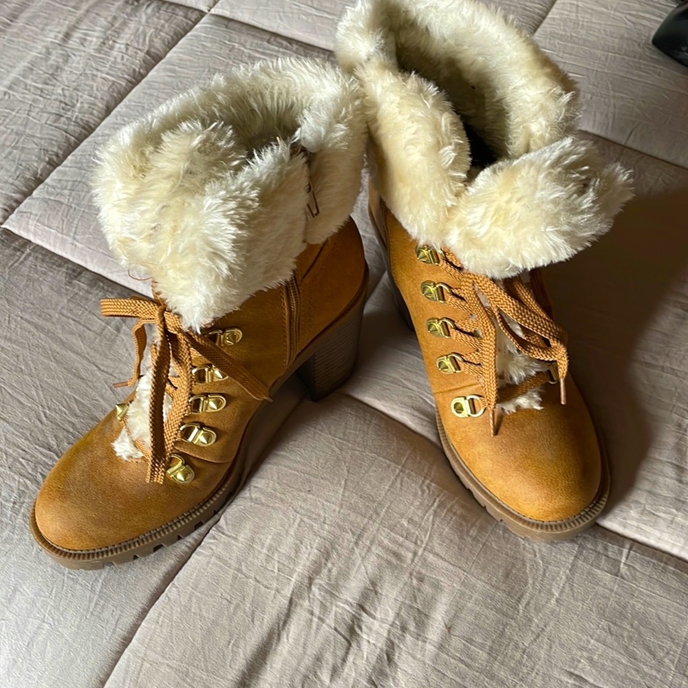 Guess 3” winter boots